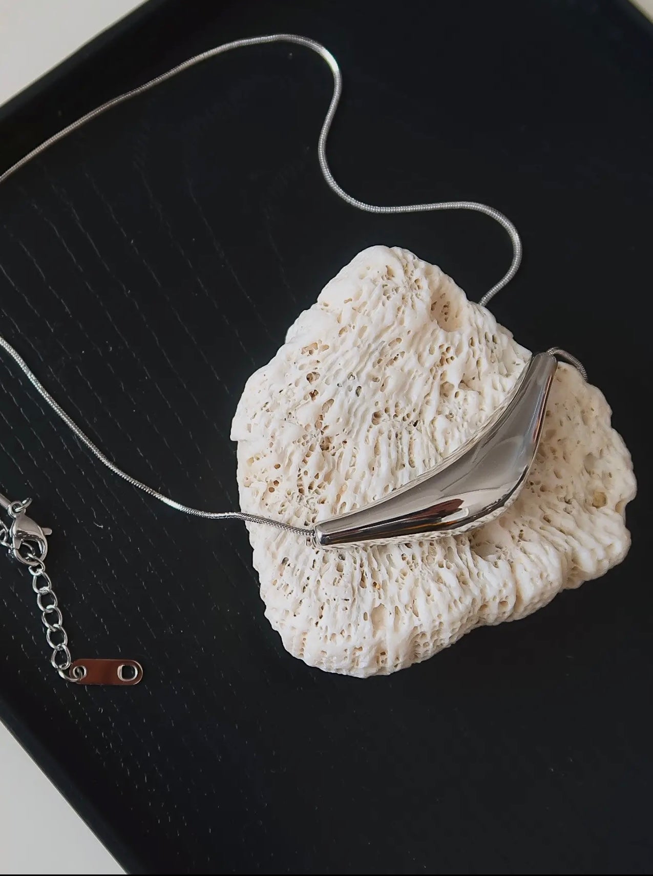 Cendre 18K Gold Non-Tarnish Curve Sweater Necklace