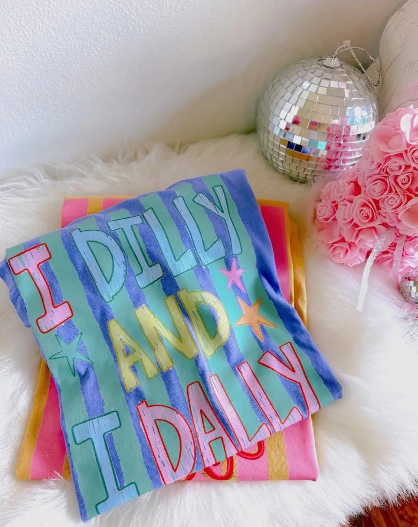 I Dilly & I Dally Comfort Tee