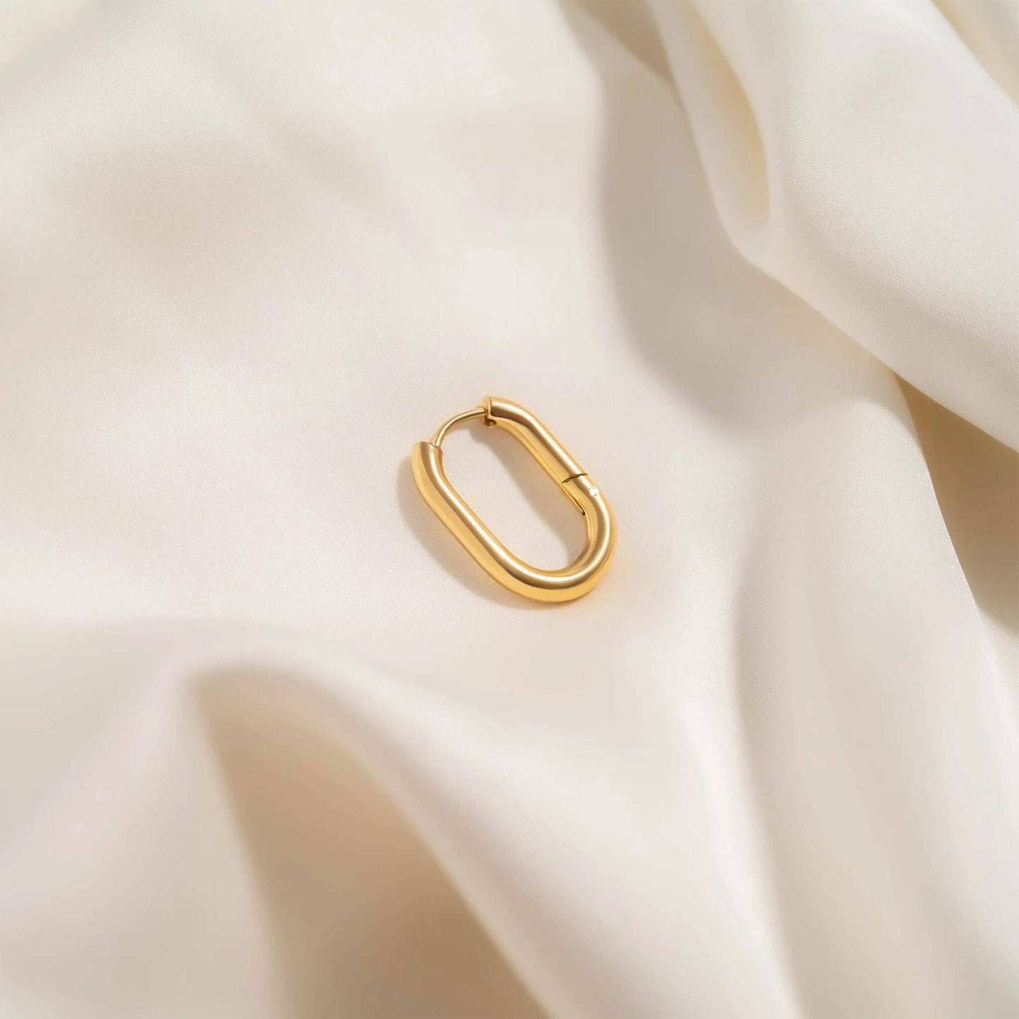 18K Gold Oval Huggie Earrings image 3