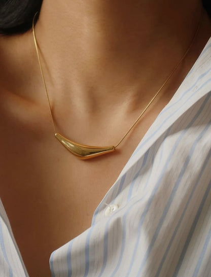 Cendre 18K Gold Non-Tarnish Curve Sweater Necklace