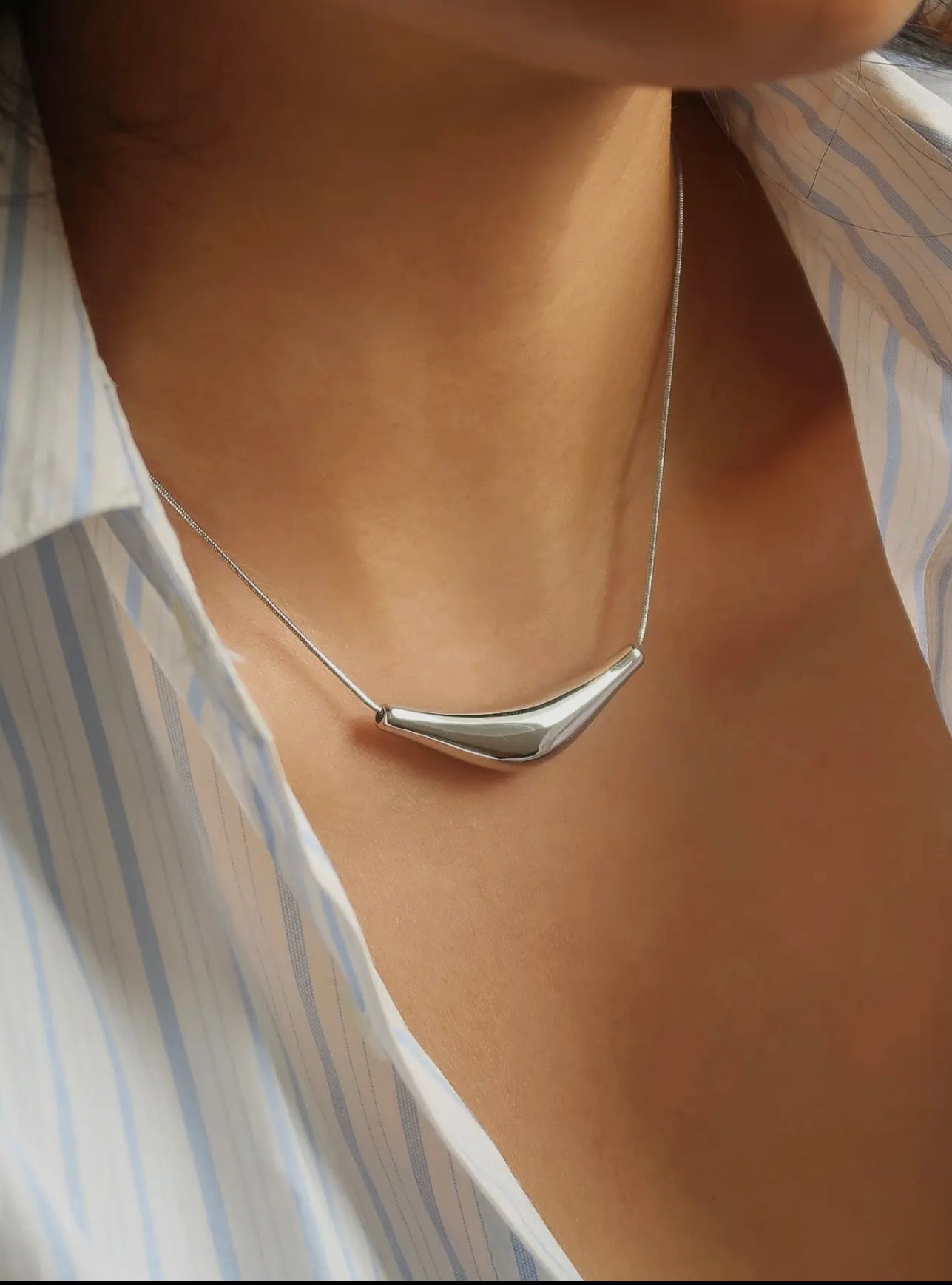 Cendre 18K Gold Non-Tarnish Curve Sweater Necklace