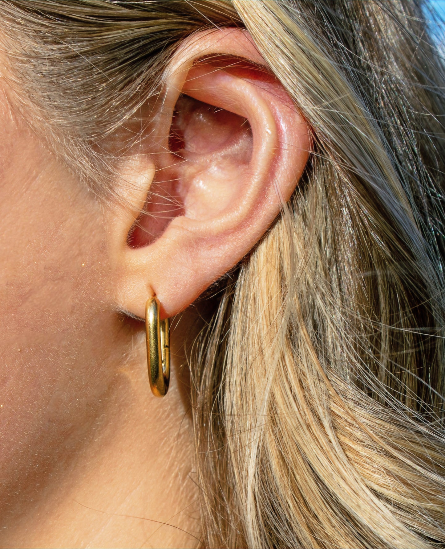 18K Gold Oval Huggie Earrings image 1