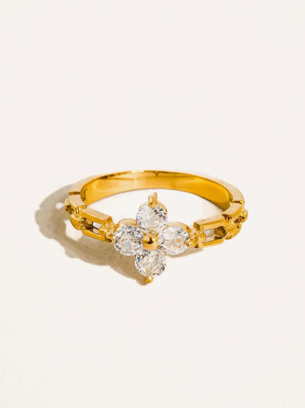 Finn 18k Gold Non-Tarnish Flower Ring